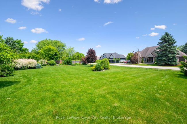 105 Riverwalk Pl, House attached with 2 bedrooms, 2 bathrooms and 3 parking in Rockwood ON | Image 35