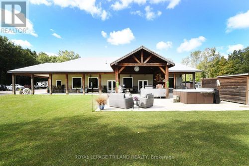 7264 Ridge Rd, Lambton Shores, ON, N0N1J3 | Card Image