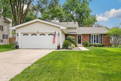 16 S Birchwood Dr, Naperville, IL, 60540-4202 | Card Image