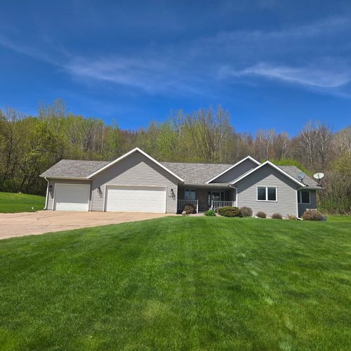 7447 115th St, Chippewa Falls, WI, 54729-5701 | Card Image