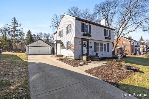 2544 Maplewood Dr Se, East Grand Rapids, MI, 49506-4757 | Card Image