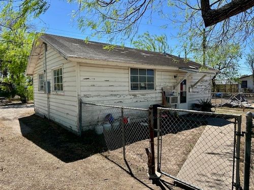 1109 E Huisache Ave, Kingsville, TX, 78363-5827 | Card Image