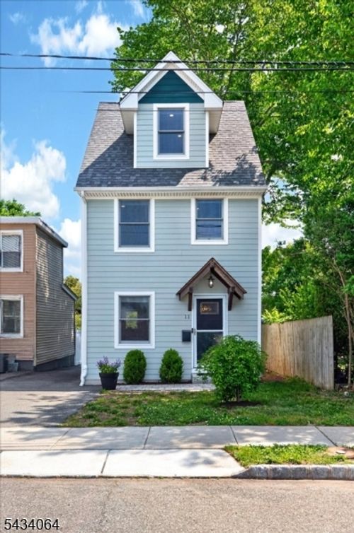 11 Franklin St, South Bound Brook, NJ, 08880-1461 | Card Image