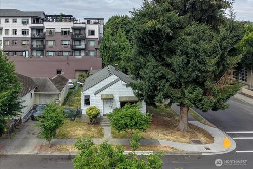 75 Williams Ave S, Renton, WA, 98057-2151 | Card Image