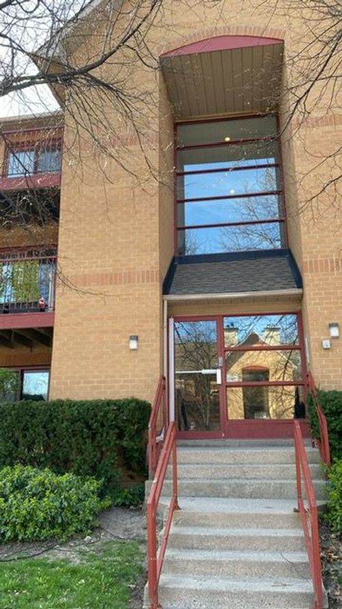 214-1498 Pilgrims Way, Oakville, ON, L6M3G9 | Card Image