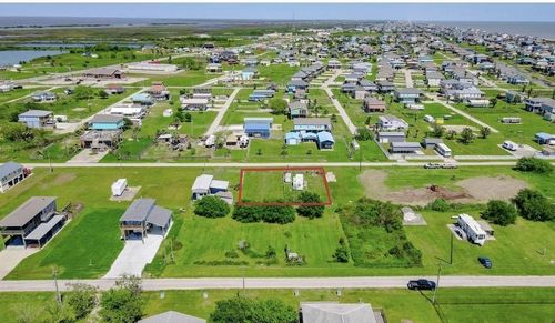 935 E Verdia St, Crystal Beach, TX, 77650-2872 | Card Image