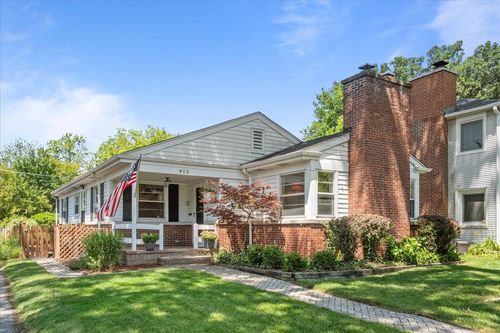913 Cambridge Ln, Wilmette, IL, 60091-1416 | Card Image