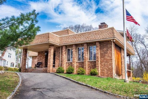 845 Rifle Camp Rd, Woodland Park, NJ, 07424-3132 | Card Image