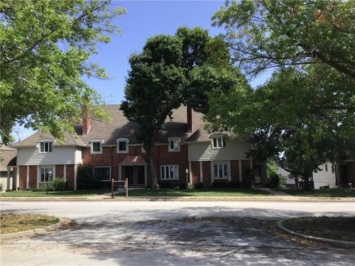8395 Nw Waukomis Dr, Kansas City, MO, 64151-1051 | Card Image