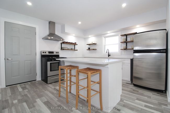 45 John St N, House other with 3 bedrooms, 2 bathrooms and 4 parking in Zurich ON | Image 12