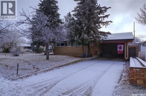 1211 Gordon Rd, Moose Jaw, SK, S6H3E3 | Card Image
