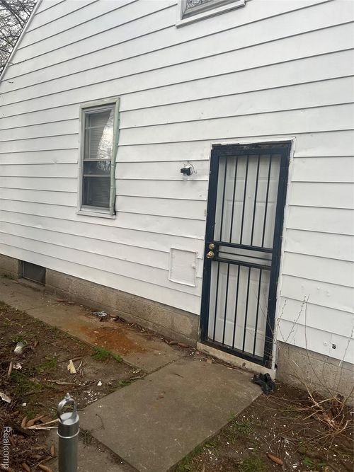 19500 Rutherford St, Detroit, MI, 48235-2369 | Card Image