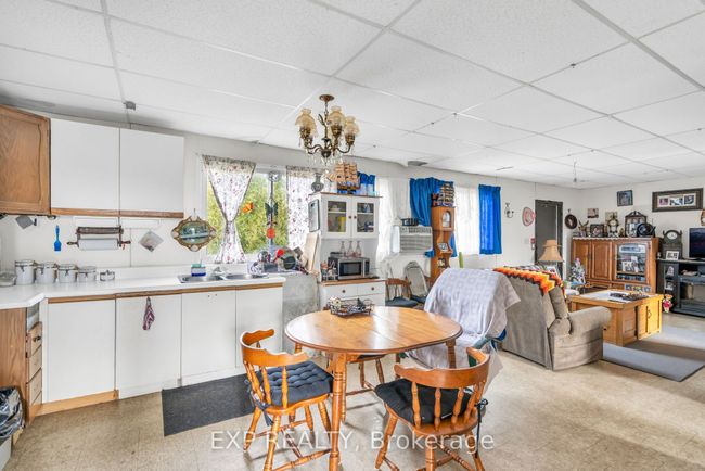 70 Red Cap Beach Rd, Home with 2 bedrooms, 1 bathrooms and 5 parking in Kirkfield ON | Image 7