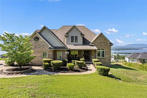 49 Castle Rock Dr, Russellville, AR, 72802-7915 | Card Image