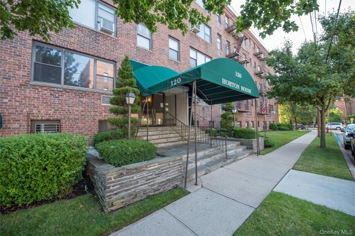 a1-120 Horton Hwy, Mineola, NY, 11501-3913 | Card Image