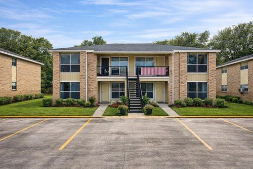 114 Lazy Ln, Sealy, TX, 77474-3542 | Card Image