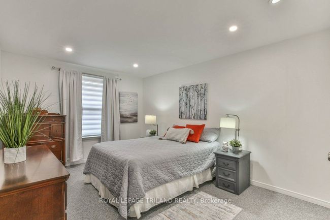 834 Viscount Rd, House other with 3 bedrooms, 2 bathrooms and 4 parking in London ON | Image 16