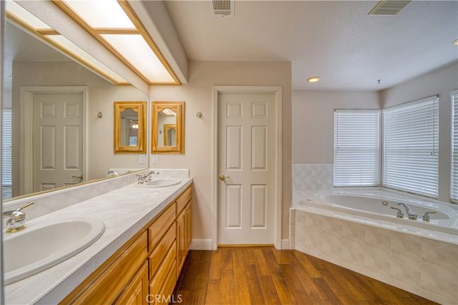 Primary bath | Image 22