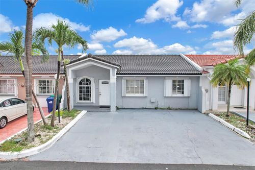7677 Nw 180th Ter, Hialeah, FL, 33015-6138 | Card Image