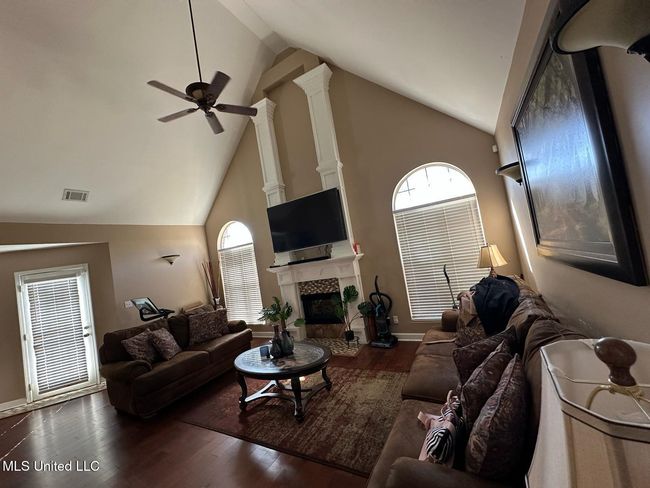 Livingroom | Image 6