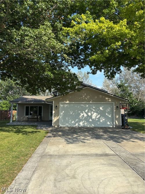 121 Bethesda Cir, Elyria, OH, 44035-4405 | Card Image