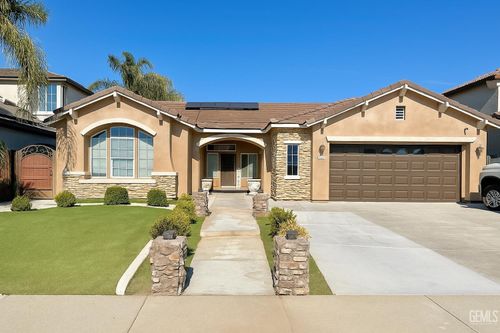 18 Claudia Autumn Dr, Bakersfield, CA, 93314-4768 | Card Image