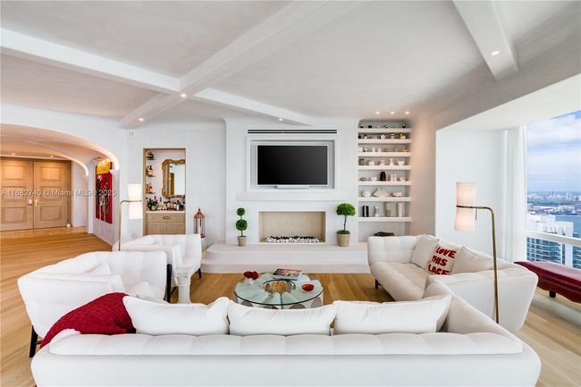 APT-55F - 1425 Brickell Ave, Condo with 3 bedrooms, 5 bathrooms and null parking in Miami FL | Image 7