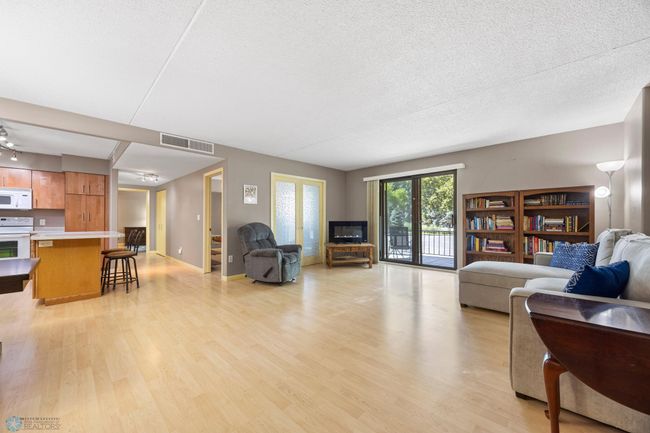 Living Room | Image 8