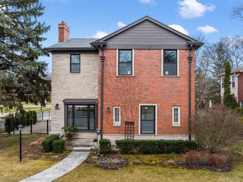 13103 Kingston Ave, Huntington Woods, MI, 48070-1016 | Card Image