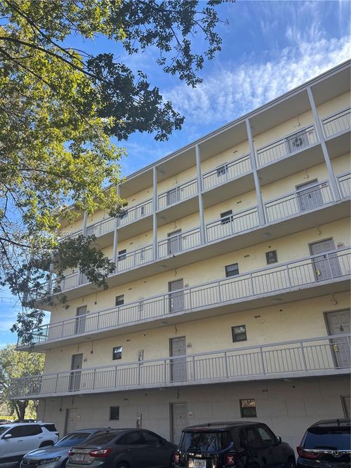 apt-528-8290 Lake Dr, Doral, FL, 33166-4677 | Card Image