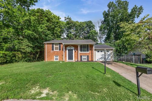 6 Kingston Dr, Fairview Heights, IL, 62208-2417 | Card Image