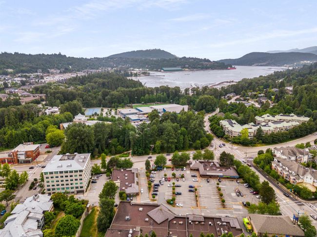 2404 - 288 Ungless Way, Condo with 2 bedrooms, 2 bathrooms and 2 parking in Port Moody BC | Image 2