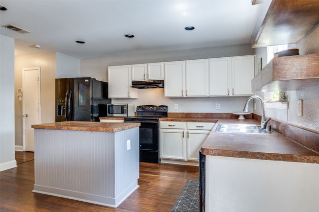 4018 Cedar Elm Ln, House other with 5 bedrooms, 3 bathrooms and null parking in Dallas TX | Image 7
