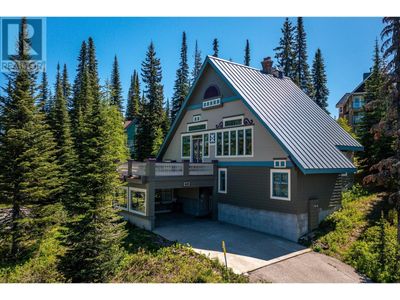 205 Monashee Rd, Home with 6 bedrooms, 6 bathrooms and null parking in Silver Star Mountain BC | Image 1