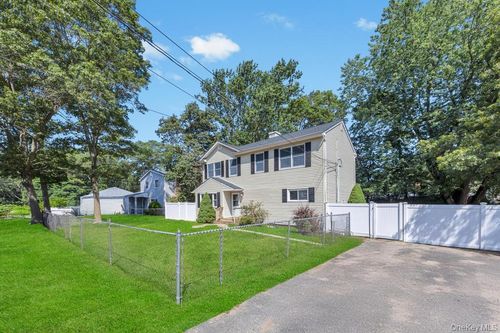 107 Shinnecock Ave, Mastic, NY, 11950-4241 | Card Image