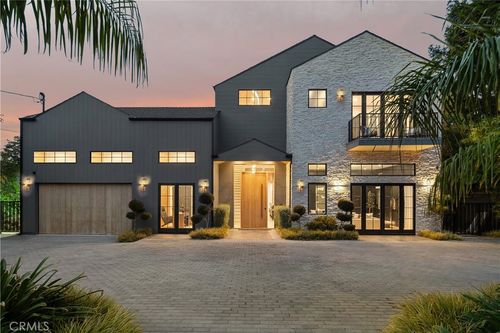 20511 Wells Dr, Woodland Hills, CA, 91364-3612 | Card Image