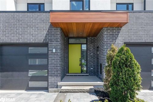 7214 Parsa St, Niagara Falls, ON, L2H3T1 | Card Image