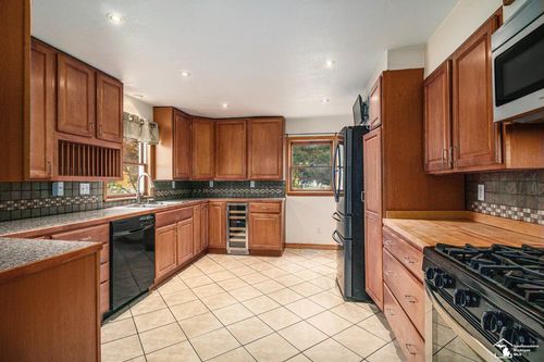 530 Beagle Rd, Blissfield, MI, 49228-1082 | Card Image