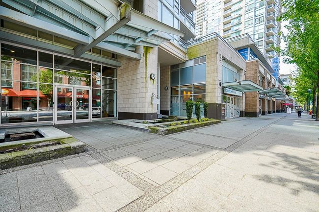 606 - 2978 Glen Drive, Condo with 3 bedrooms, 2 bathrooms and 1 parking in Coquitlam BC | Image 4