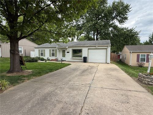 3303 Mandan Ln, Saint Joseph, MO, 64503-1741 | Card Image