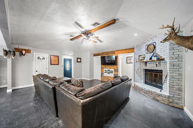 424 Hankamer Loop, House other with 3 bedrooms, 3 bathrooms and 2 parking in Hankamer TX | Image 12