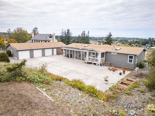 33 Winter Rd, Port Angeles, WA, 98362-7105 | Card Image