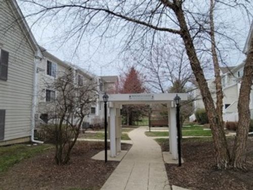 59-59 Treehouse Ln, Round Lake, IL, 60073-3586 | Card Image