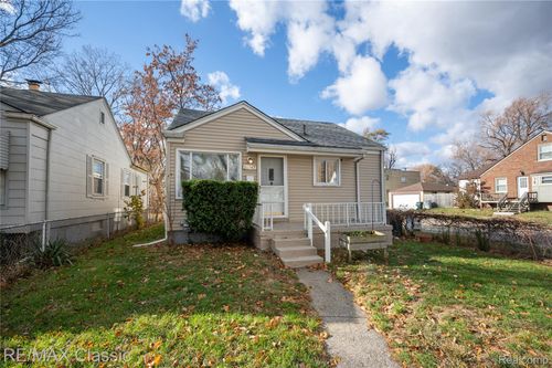 20747 Caledonia Ave, Hazel Park, MI, 48030-2504 | Card Image