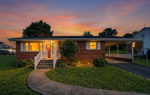 208 George St, STAUNTON, VA, 24401-2666 | Card Image