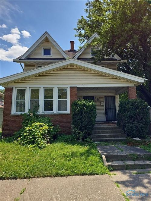 811 Collins St, Toledo, OH, 43610-1261 | Card Image