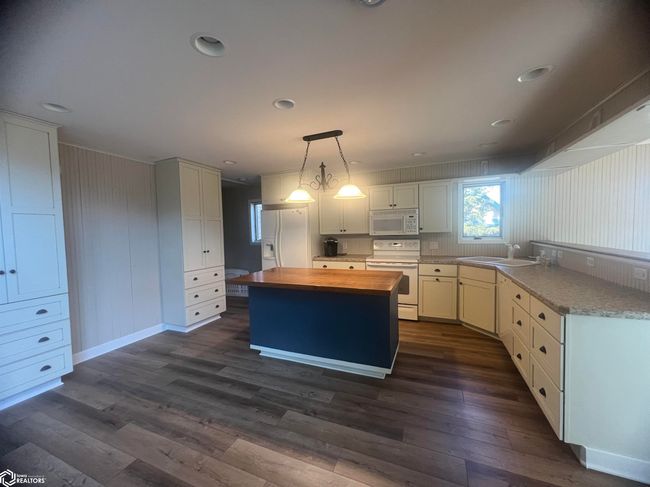 60 Country Club Dr, House other with 3 bedrooms, 2 bathrooms and null parking in Humboldt IA | Image 21