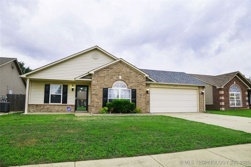 614 Seminole St, Skiatook, OK, 74070-1889 | Card Image