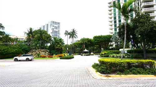 b705-1111 Crandon Blvd, Key Biscayne, FL, 33149-2737 | Card Image