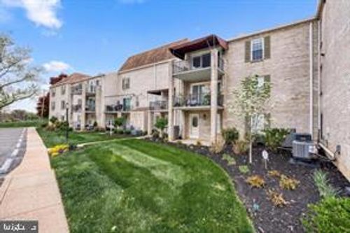 15-1000 #15 Country Club Rd, YORK, PA, 17403-3447 | Card Image